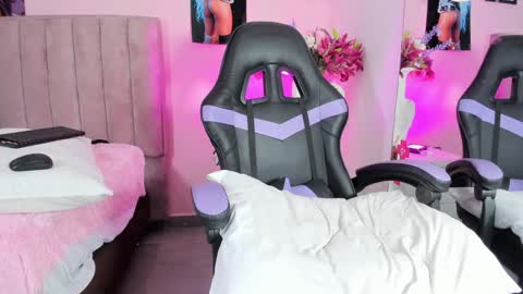 Snapshot of rolyloren chatting on 01.17.25 Marcela online show from 01.17.25