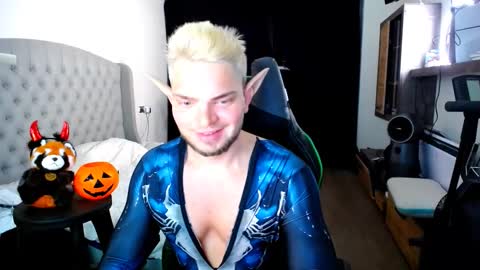 romantic_twunk online show from 10.31.25