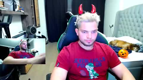 Snapshot of romantic_twunk chatting on 11.07.25 romantic_twunk online show from 11.07.25