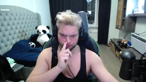 Snapshot of romantic_twunk chatting on 11.17.25 romantic_twunk online show from 11.17.25