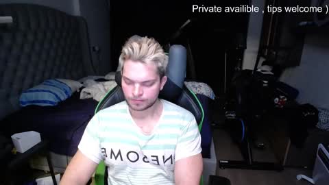 Snapshot of romantic_twunk chatting on 11.30.25 romantic_twunk online show from 11.30.25