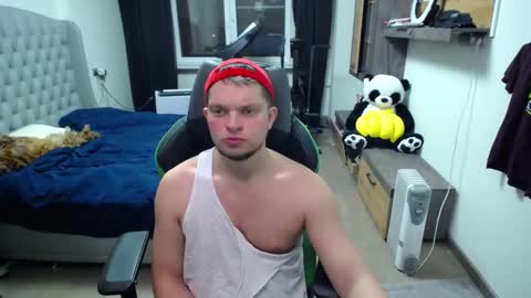 Snapshot of romantic_twunk chatting on 02.15.26 romantic_twunk online show from 02.15.26