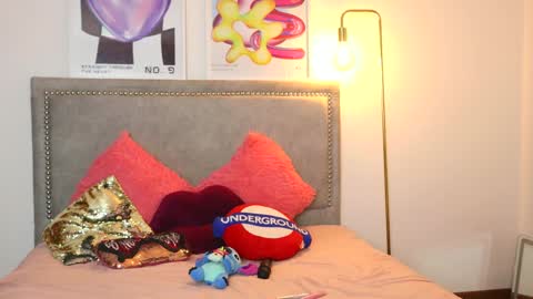 Snapshot of ronieeplay chatting on 10.08.25 Roni online show from 10.08.25