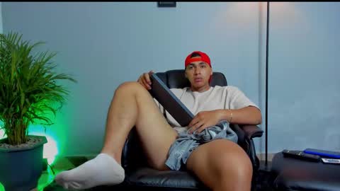 Snapshot of ronnie_canford chatting on 02.20.26 RonnieCanford online show from 02.20.26