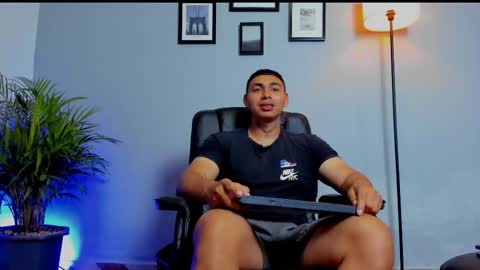 Snapshot of ronnie_canford chatting on 03.01.26 RonnieCanford online show from 03.01.26