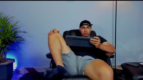 Snapshot of ronnie_canford chatting on 03.04.26 RonnieCanford online show from 03.04.26