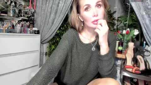 Aurora online show from 02.10.25