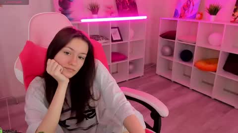Snapshot of rosa_vaughn chatting on 04.17.26 Viola online show from 04.17.26