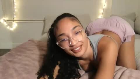 Snapshot of rosalinatoosexy chatting on 11.19.25 Rosalina online show from 11.19.25