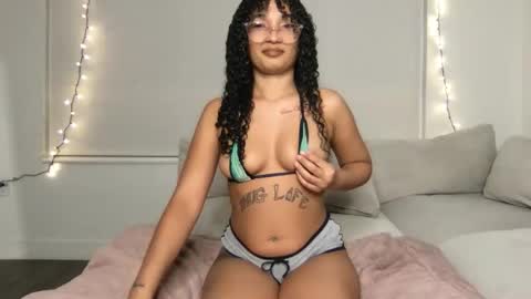 Snapshot of rosalinatoosexy chatting on 04.29.26 Rosalina online show from 04.29.26