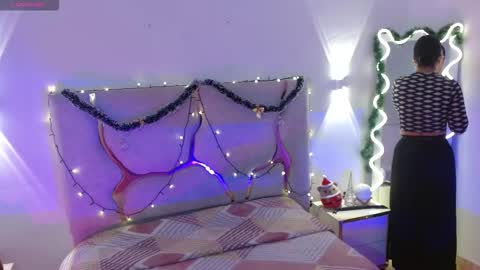 Snapshot of rosalind_tay chatting on 12.16.25 ROSALIN online show from 12.16.25