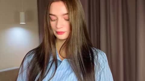 Hi im Monica its my 1st day here online show from 10.20.25