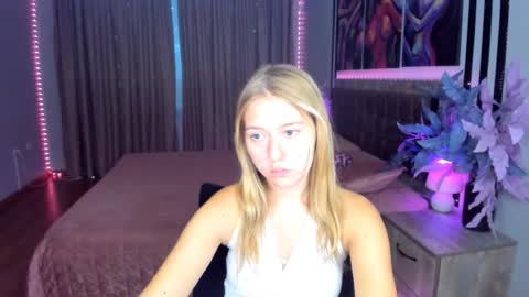 Snapshot of rosarising chatting on 06.25.26 RosaRising online show from 06.25.26