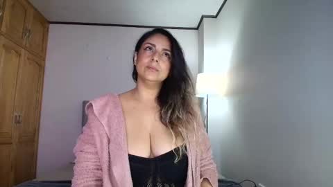 Snapshot of rosasanta8009 chatting on 02.07.25 I am Rosa online show from 02.07.25