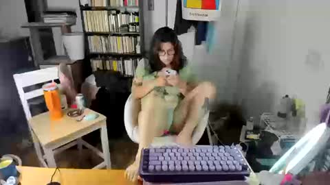 rose257044 online show from 10.13.25