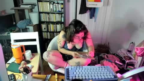 rose257044 online show from 10.28.25