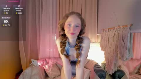 Snapshot of rose_charming_ chatting on 03.01.25 Rose online show from 03.01.25