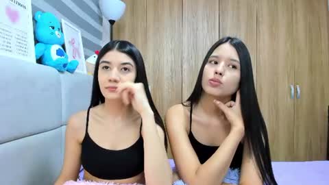 Snapshot of roseandmiah chatting on 06.16.26 Rose y Miah online show from 06.16.26