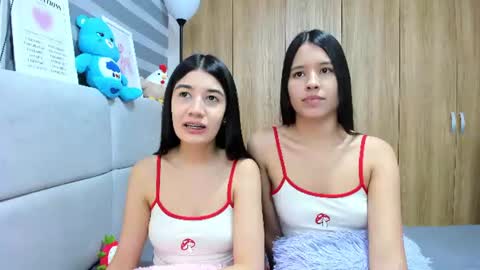 Snapshot of roseandmiah chatting on 06.19.26 Rose y Miah online show from 06.19.26