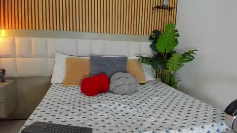 roseaurora online show from 10.25.25