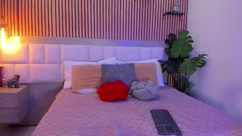 roseaurora online show from 10.30.25