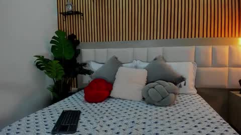 roseaurora online show from 11.24.25