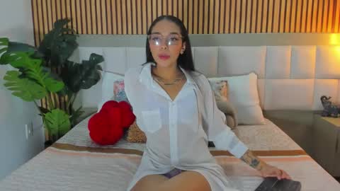 roseaurora online show from 02.21.26