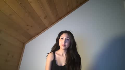 Dahlia Rose online show from 02.05.25