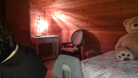 Dahlia Rose online show from 03.01.25