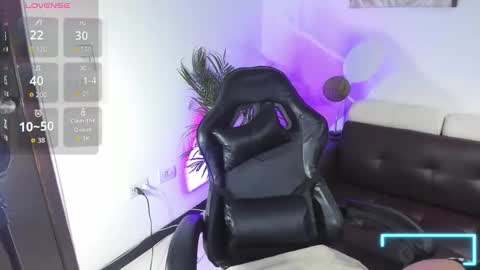 Snapshot of rosee_honey_ chatting on 11.01.25 rose online show from 11.01.25