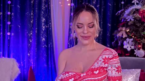 Snapshot of roseevansx chatting on 12.27.24 Sonia online show from 12.27.24