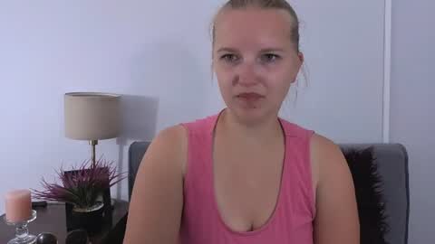 Snapshot of rosehypnotic chatting on 07.08.26 Rose online show from 07.08.26