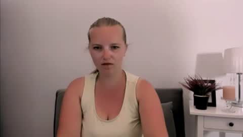 Snapshot of rosehypnotic chatting on 07.14.26 Rose online show from 07.14.26