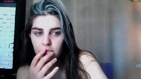 Snapshot of roselina_ chatting on 02.16.26 Rose online show from 02.16.26