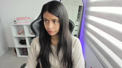 Snapshot of roseparis chatting on 11.03.25 Nat online show from 11.03.25