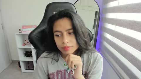 Snapshot of roseparis chatting on 11.05.25 Nat online show from 11.05.25