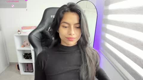 Snapshot of roseparis chatting on 11.08.25 Nat online show from 11.08.25