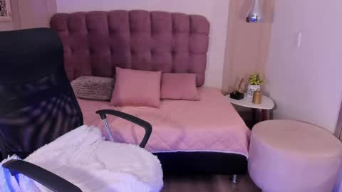 Rose Taylor online show from 04.25.26