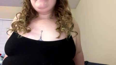 Snapshot of roseyroe chatting on 12.11.24 roseyroe online show from 12.11.24