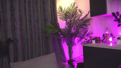 Snapshot of roshen_amira chatting on 01.05.25 Amii online show from 01.05.25