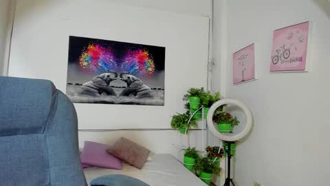 Snapshot of rosi_cooper chatting on 11.06.25 rosi_cooper online show from 11.06.25