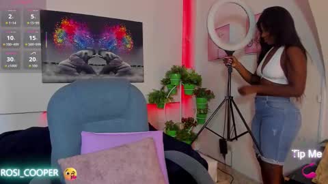 Snapshot of rosi_cooper chatting on 11.09.25 rosi_cooper online show from 11.09.25