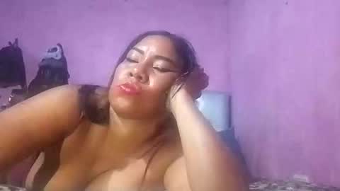 Snapshot of rosmerynava chatting on 01.08.25 rosmerynavarro online show from 01.08.25