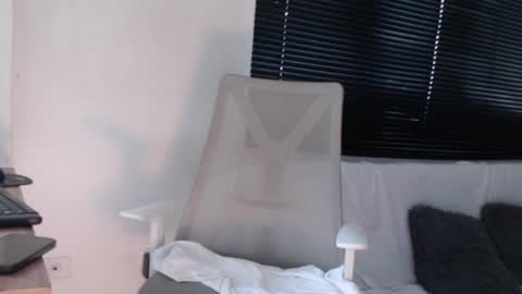 Snapshot of ross_bakerhot chatting on 12.12.24 Ross BakerHot online show from 12.12.24