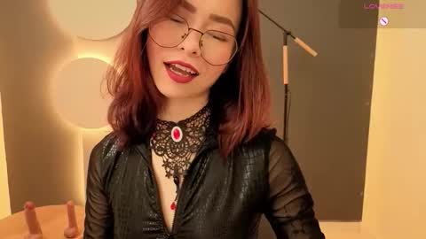 Miss Rosse online show from 11.04.25