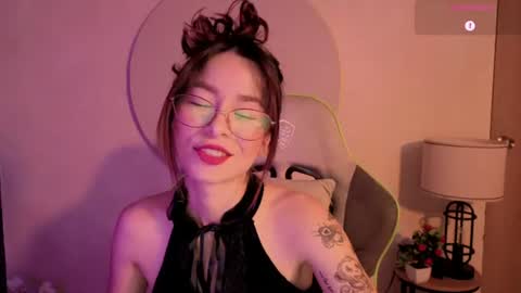 Snapshot of rosse_98_ chatting on 06.22.26 Miss Rosse online show from 06.22.26