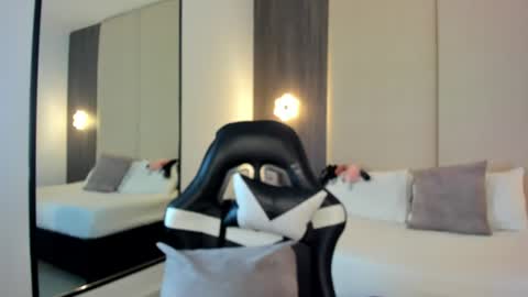 Snapshot of rosse_her chatting on 07.01.26 R O S S E online show from 07.01.26