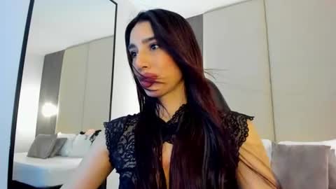 Snapshot of rosse_her chatting on 07.20.26 R O S S E online show from 07.20.26