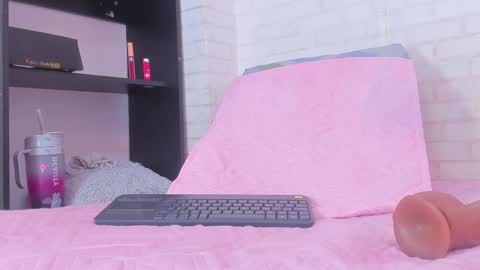 rosse_thompson11 online show from 02.18.25