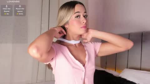 Rosse Daw Independent model  online show from 04.21.26